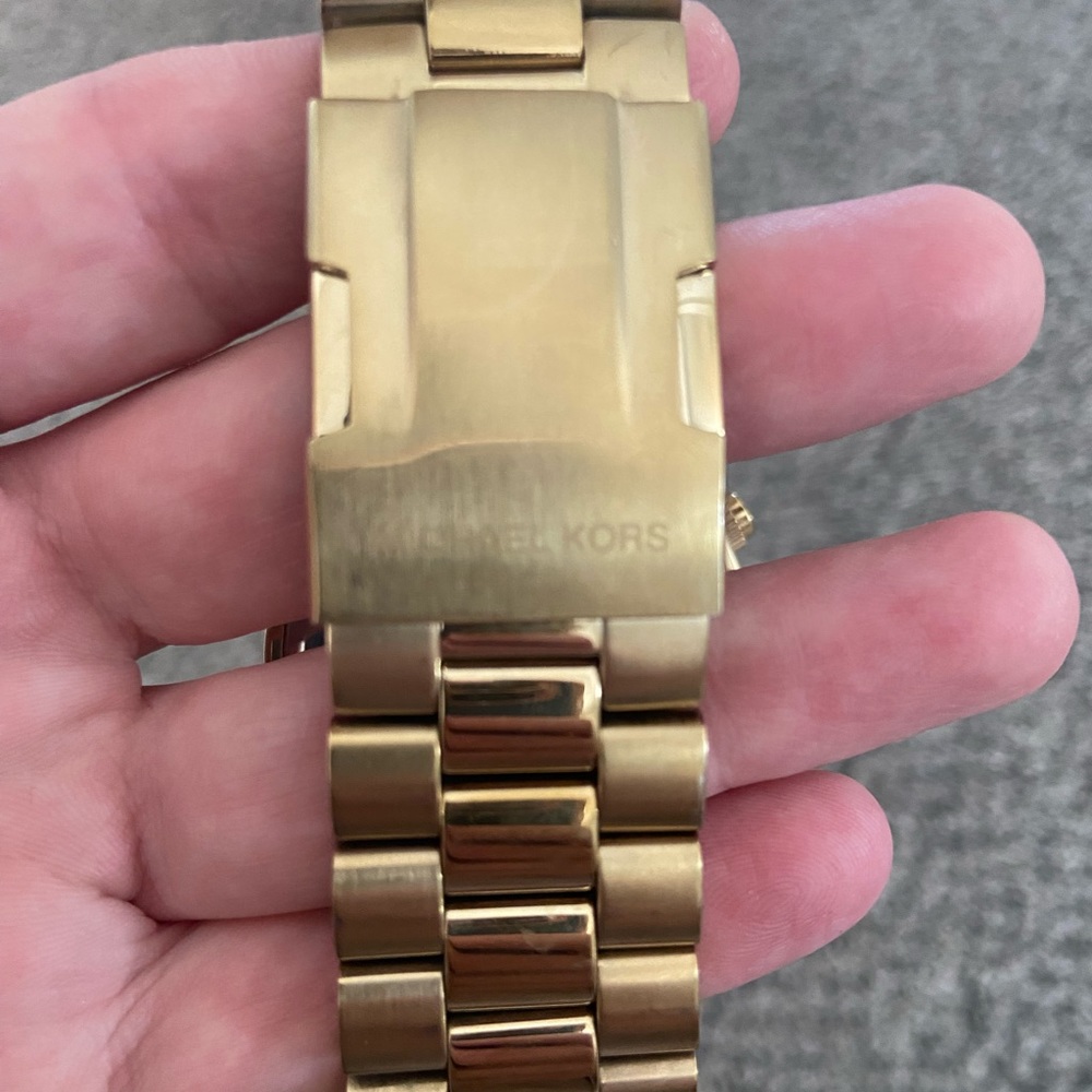 Men’s gold Michael Kors watch 🕰️ - Picture 4 of 6